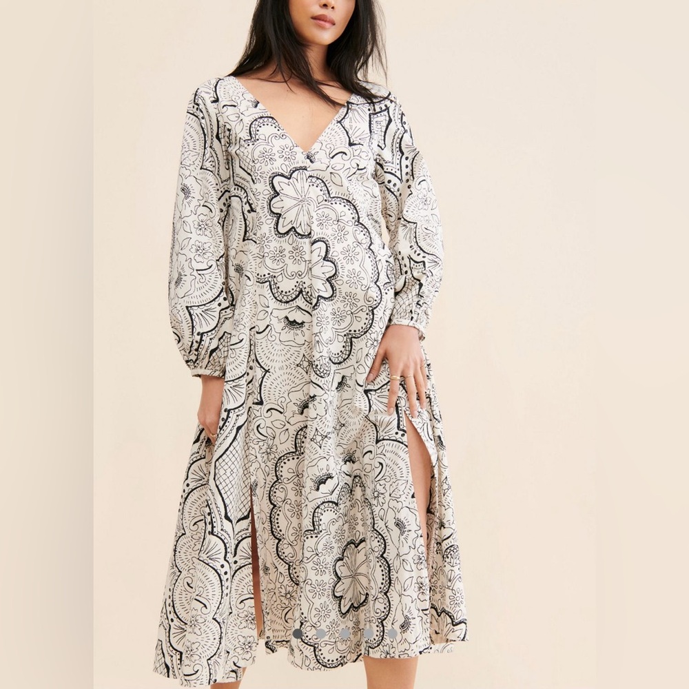 Anthropologie Boho Midi Dress Black White Print
Flowy long sleeve midi dress - Picture 3 of 8